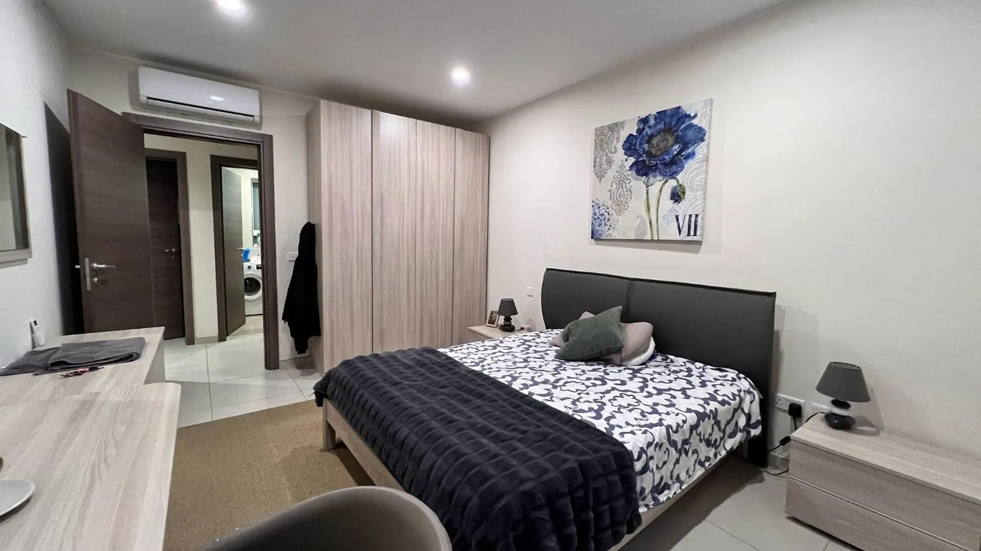 Modern Flat In Balluta Saint Julian's 0*,